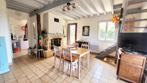 Coup de cœur assuré à Mesnil Val (Criel-sur-Mer) - Petite maison de 50 m² avec VUE MER à fort potentiel !

A seulement 10 minutes à pied de la plage - accès au bout de la rue, venez découvrir cette charmante maison de 1982, située au calme dans un quartier résidentiel recherché à Mesnil Val, commune de Criel-sur-Mer (76910).
Nichée dans un beau jardin clos et arboré de près de 500 m², elle offre un cadre de vie privilégié avec une MAGNIFIQUE VUE MER que vous pourrez admirer depuis la terrasse en bois de 21 m².

Cette maison se compose :
- Au rez-de-chaussée : une pièce de vie avec une cheminée à insert et un accès au jardin, une cuisine aménagée et équipée, une salle d'eau et un toilette indépendant.
- A l'étage : une pièce palière devenue une chambre et en enfilade, une deuxième chambre.

Un cabanon complète le bien, offrant beaucoup de rangement.

Des travaux de rafraîchissement sont à prévoir pour dynamiser les espaces et révéler tout le potentiel de la maison. 
C'est l'occasion parfaite pour créer un intérieur sur-mesure !

Huisseries bois & PVC doubles vitrage
Chauffage électrique & bois
Ballon d'eau chaude 200L
Tout à l'égout
DPE F

Taxe foncière 2025 : 692 € 

Pour ne pas passer à côté de cette opportunité exclusive, contactez-moi dès aujourd'hui !
Conformément aux dispositions de l'article R561-5-1 du code monétaire et financier, une pièce d'identité sera demandée aux visiteurs durant la visite.

Annonce & photos réalisées SANS l'Intelligence Artificielle