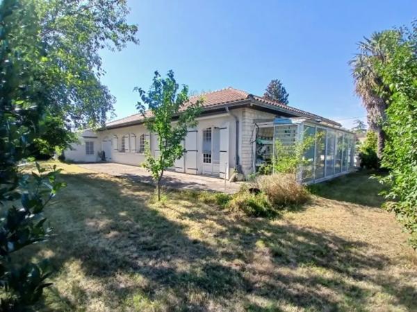 MANSLE-LES-FONTAINES PLAIN-PIED, 3 CHAMBRES, 2 GARAGES ET