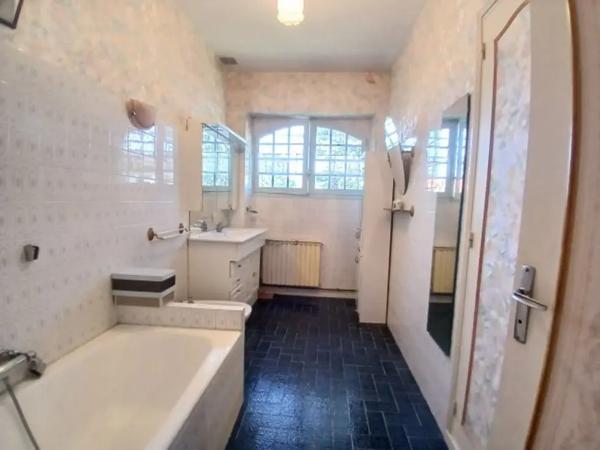 MANSLE-LES-FONTAINES PLAIN-PIED, 3 CHAMBRES, 2 GARAGES ET