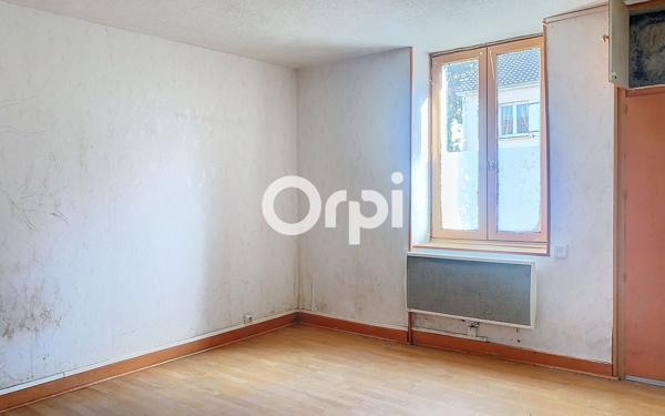 Immeuble à vendre    3 pièces • 149,52 m2 Commentry