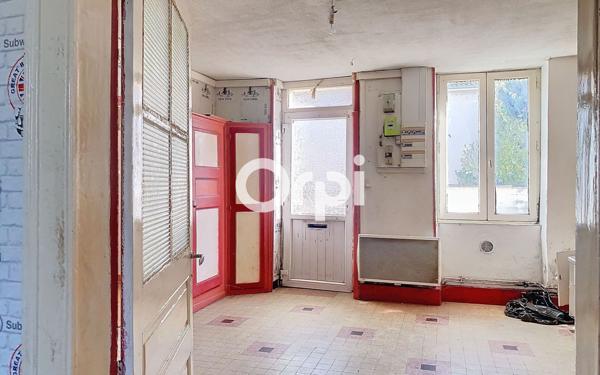 Immeuble à vendre    3 pièces • 149,52 m2 Commentry