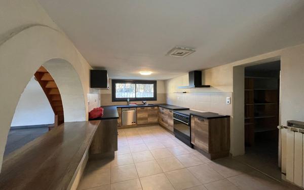 Maison à vendre    5 pièces •  Lédenon