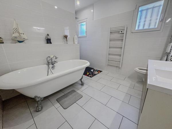 Superbe maison avec dépendance secteur résidentiel