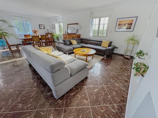 Superbe maison avec dépendance secteur résidentiel