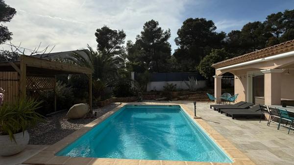 Maison Ceyreste (13600) 368 M2 - Piscine - Garages - Dépendances