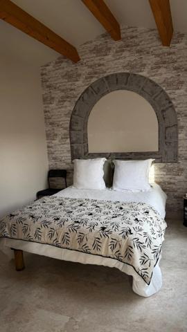 Maison Ceyreste (13600) 368 M2 - Piscine - Garages - Dépendances