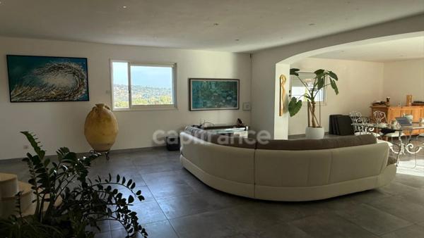 Maison Ceyreste (13600) 368 M2 - Piscine - Garages - Dépendances