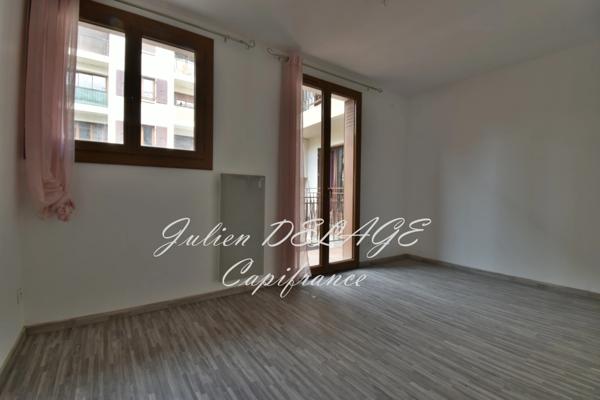 À vendre – T4 sur Embrun avec cave et balcons.