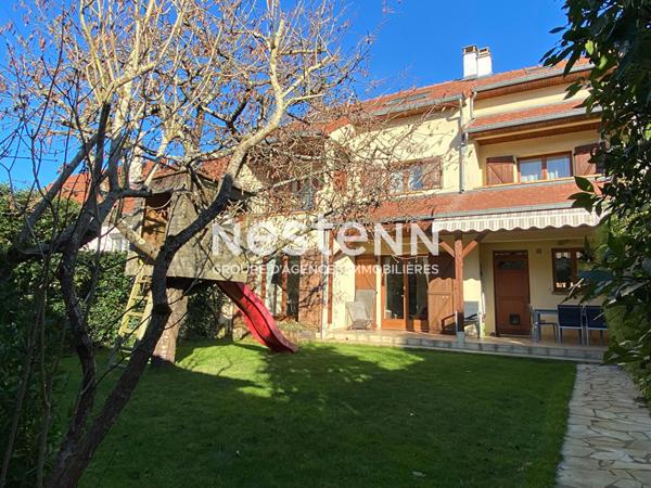 NESTENN IGNY maison familiale fonctionnelle de 170m² sur un terrain clos de 281m² sur le secteur Val d'Albian de Saclay proche commerces, écoles/ grandes écoles Polytech, HEC, ligne V-ligne 18, bus 4609/4659/6135/6171/6173/6174, plateau de Saclay, Vélizy
