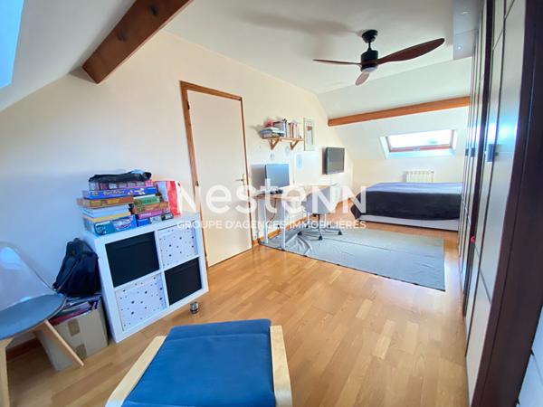 NESTENN IGNY maison familiale fonctionnelle de 170m² sur un terrain clos de 281m² sur le secteur Val d'Albian de Saclay proche commerces, écoles/ grandes écoles Polytech, HEC, ligne V-ligne 18, bus 4609/4659/6135/6171/6173/6174, plateau de Saclay, Vélizy