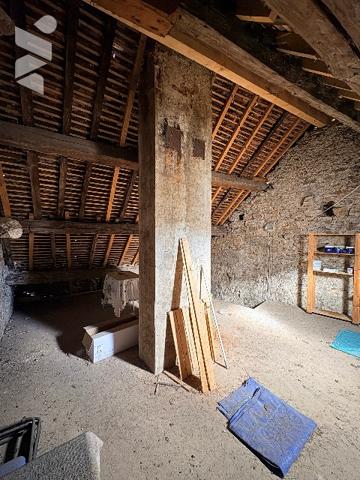 POLIGNY - Charmante maison de ville avec petite cour intérieure