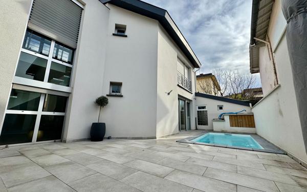 Maison à vendre    7 pièces • 203 m2 Toulouse