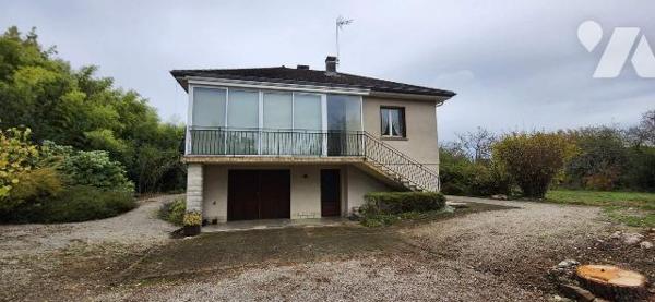 LOUHANS, Maison d'habitation - Une maison d'habitation de 1970, d'environ 106 m² habitables et ...