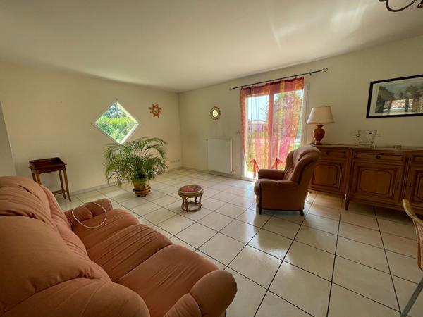 Maison de plain-pied - 3 chambres à louer à Nérac, calme et bien équipée