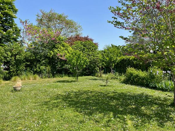 Maison de plain-pied - 3 chambres à louer à Nérac, calme et bien équipée
