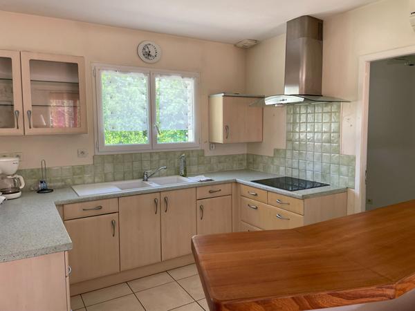 Maison de plain-pied - 3 chambres à louer à Nérac, calme et bien équipée