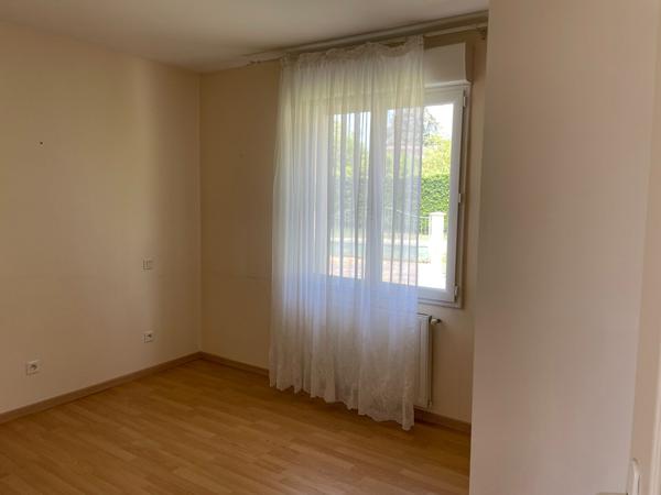 Maison de plain-pied - 3 chambres à louer à Nérac, calme et bien équipée