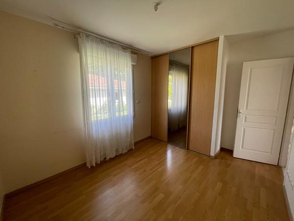 Maison de plain-pied - 3 chambres à louer à Nérac, calme et bien équipée