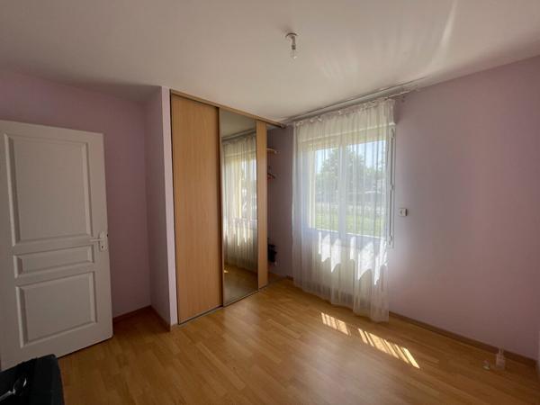 Maison de plain-pied - 3 chambres à louer à Nérac, calme et bien équipée