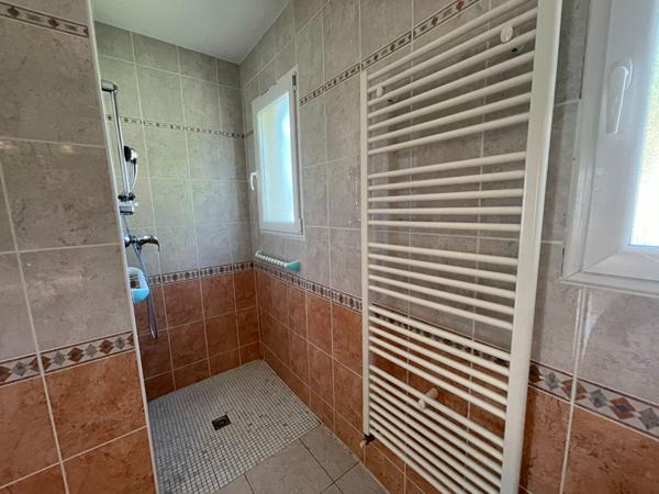 Maison de plain-pied - 3 chambres à louer à Nérac, calme et bien équipée