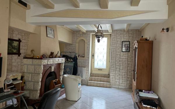Maison à vendre    6 pièces • 250 m2 Saint-Jean-d'Angély