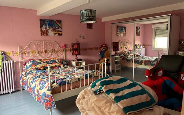 Maison à vendre    6 pièces • 250 m2 Saint-Jean-d'Angély