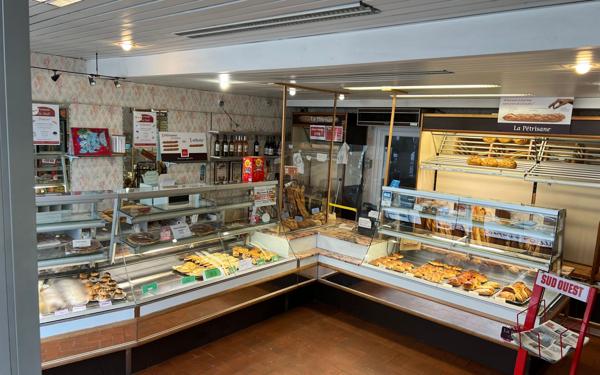 Maison à vendre    6 pièces • 250 m2 Saint-Jean-d'Angély