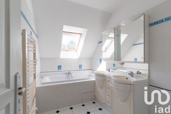 Maison 6 pièces de 110 m² à Vaux-sur-Seine (78740)