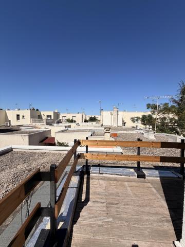En exclusivité sur le Grau-du-Roi !
Coup de coeur assuré pour cette ravissante villa de 73 m2 environ  ENTIEREMENT RÉNOVÉE offrant 3 chambres, un joli patio, UN CELLIER DE RANGEMENT ainsi que deux places de parking, le tout à quelques enjambées de la plage.
Située dans une résidence privée, sécurisée et  joliment arborée , elle se compose, au rez-de-chaussée d'une entrée, une salle d'eau avec WC, une grande cuisine équipée et ouverte sur une belle pièce de vie avec un joli coin véranda et une belle chambre.
L'étage distribue deux chambres dont une avec un grand balcon d'environ 10 m2 d'où vous pourrez voir l'horizon, ainsi qu'une salle d'eau avec WC et un coin rangement.
Les extérieurs vous offrent un coquet patio intimiste SANS AUCUN VIS-À-VIS ainsi qu'une cave.
Un cellier aménagé (idéal pour ranger les vélos etc...) et deux places de parking complètent ce bel ensemble à vivre.
Ses atouts ?
-aucun travaux à prévoir (rénovation complète en 2022).
-nombreux rangements.
-pompe à chaleur neuve (Janvier 2022 et 2023) 
-double-vitrage etc ....
Proche de la plage, commerces à 100 M (CARREFOUR EXPRESS, boulangerie, boucherie, fruits et légumes ouverts à l'année), Mairie, centre-ville de la station et ses rues piétonnes à 15 mn à pied.
Posez vos valises, projetez-vous et contactez-moi pour visiter ....