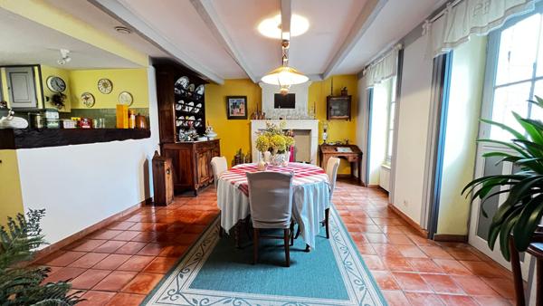 Maison Le Gua 9 pièces 6 chambres dépendance