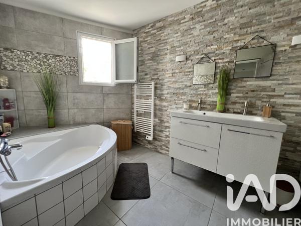 Maison à vendre 5 pièces 99 m² Camaret-sur-Aigues