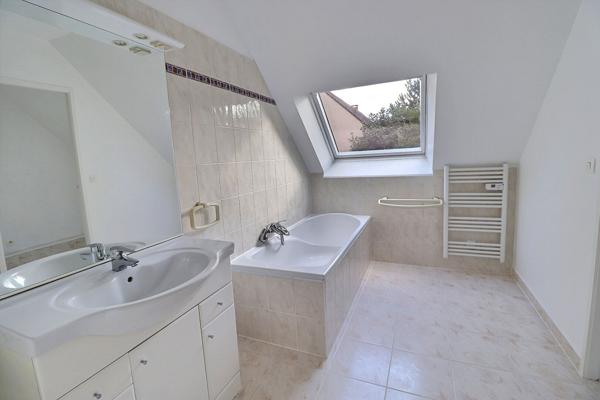 Maison individuelle, idéalement située, au calme, proche de la gare
