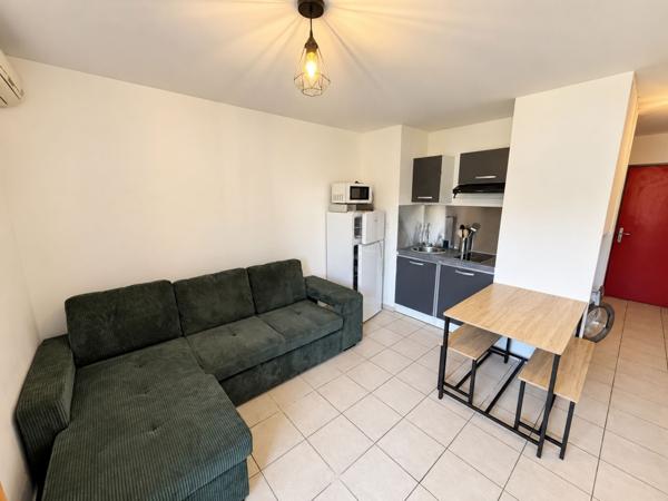 Meublé & Terrasse Privative — Studio 23 m² + 7 m² de terrasse à louer — Sainte-Clotilde Saint-Denis — 675 €/mois CC