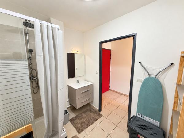 Meublé & Terrasse Privative — Studio 23 m² + 7 m² de terrasse à louer — Sainte-Clotilde Saint-Denis — 675 €/mois CC