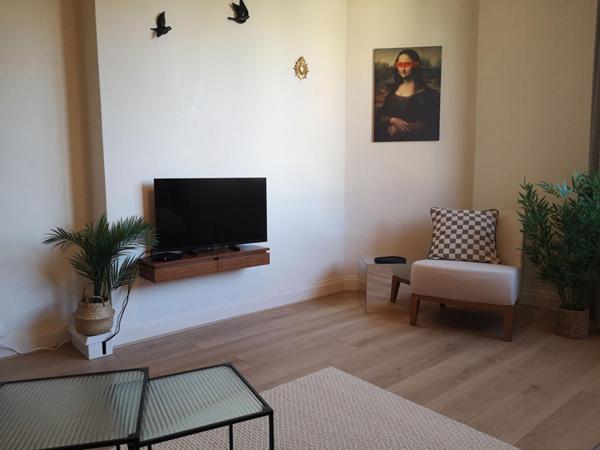 A LOUER : T2 à LA MADELEINE • • 850 € CC • Réf. 5986