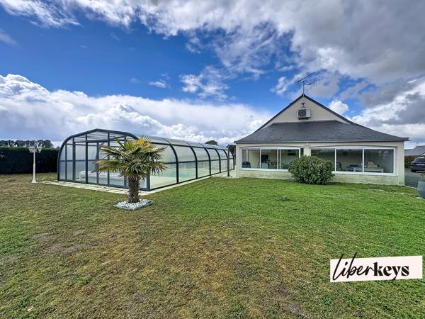 Maison familiale de plain-pieds avec piscine couverte – Neuillé, à 15 min de Saumur