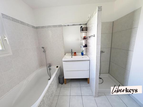 Maison familiale de plain-pieds avec piscine couverte – Neuillé, à 15 min de Saumur