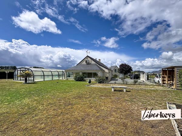 Maison familiale de plain-pieds avec piscine couverte – Neuillé, à 15 min de Saumur