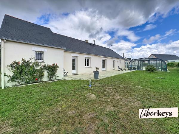 Maison familiale de plain-pieds avec piscine couverte – Neuillé, à 15 min de Saumur