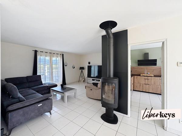 Maison familiale de plain-pieds avec piscine couverte – Neuillé, à 15 min de Saumur