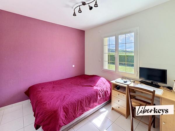 Maison familiale de plain-pieds avec piscine couverte – Neuillé, à 15 min de Saumur