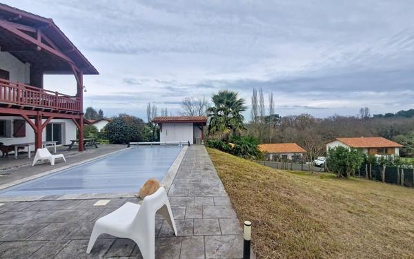 Appartement à louer    4 pièces • 158 m2 Arcangues