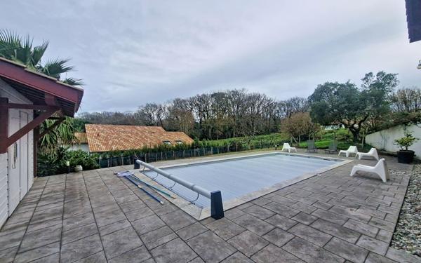 Appartement à louer    4 pièces • 158 m2 Arcangues