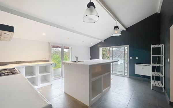 Appartement à louer    4 pièces • 158 m2 Arcangues