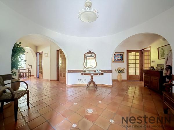 Maison à vendre à Aubagne - 4 chambres, 220 m², piscine, proche écoles et parc