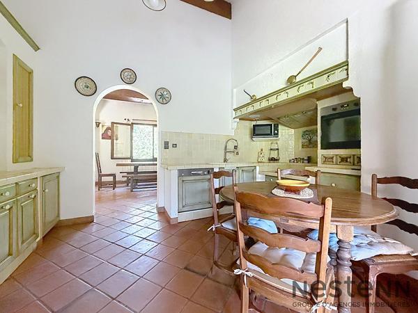 Maison à vendre à Aubagne - 4 chambres, 220 m², piscine, proche écoles et parc