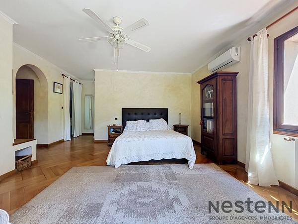 Maison à vendre à Aubagne - 4 chambres, 220 m², piscine, proche écoles et parc