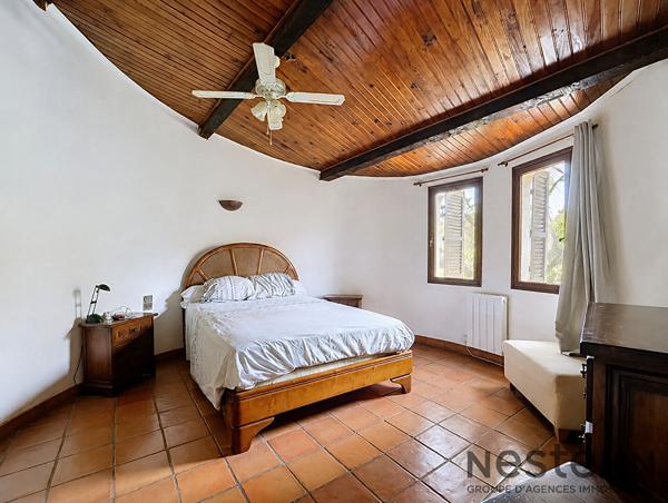Maison à vendre à Aubagne - 4 chambres, 220 m², piscine, proche écoles et parc