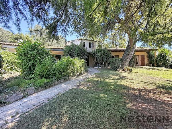 Maison à vendre à Aubagne - 4 chambres, 220 m², piscine, proche écoles et parc