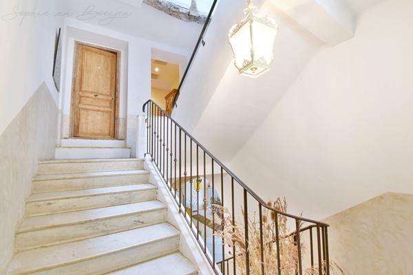 MAISON DE VILLAGE EN PIERRES du 19ème à vendre de 350m², 7 chambres, jardin, piscine, garage, proche de LOURMARIN